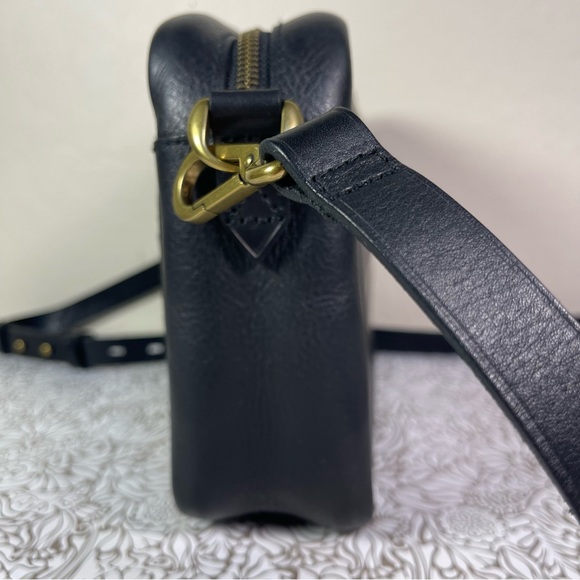 Madewell The Transport Camera Bag - Picture 4 of 13